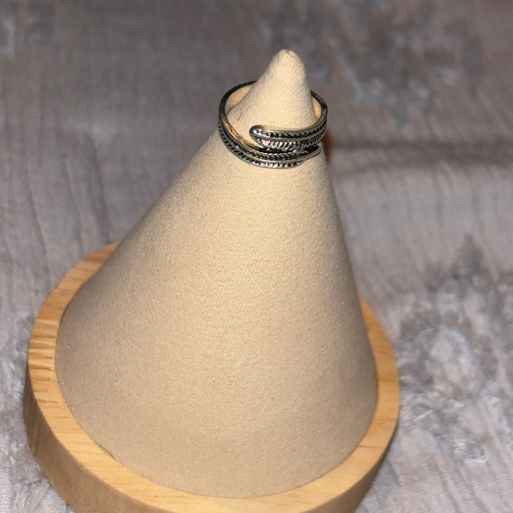 Silver ring with feather design
Size 8